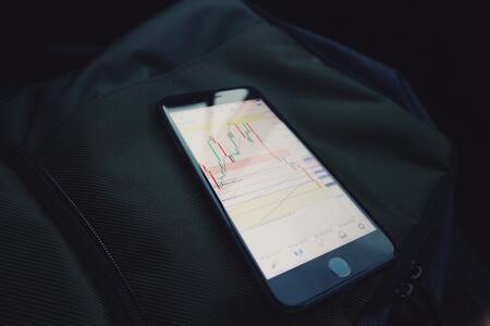 Telefono con app di trading